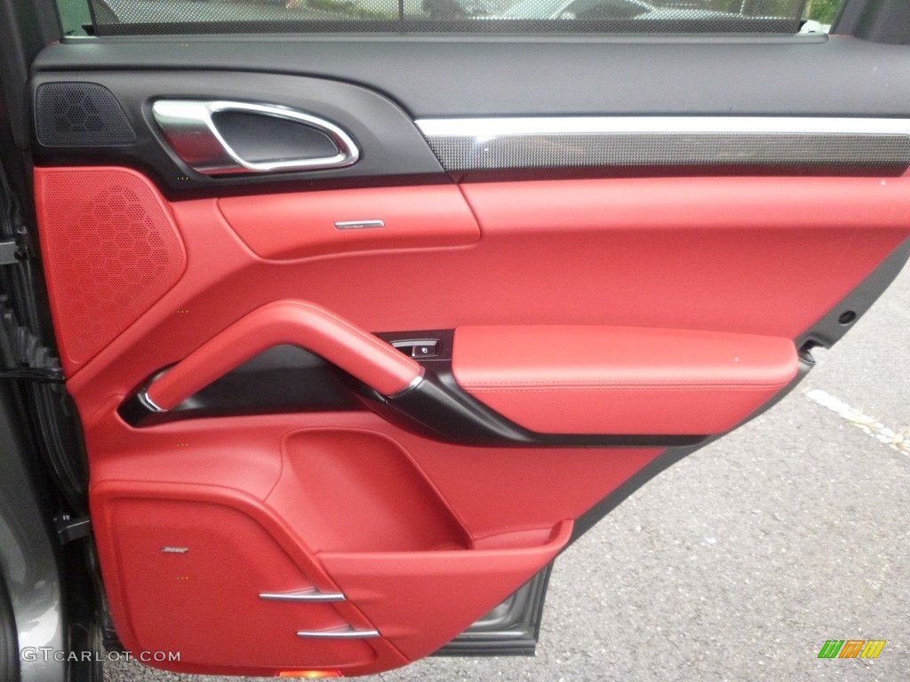 2016 Porsche Cayenne Turbo S Black/Garnet Red Door Panel Photo #129389981