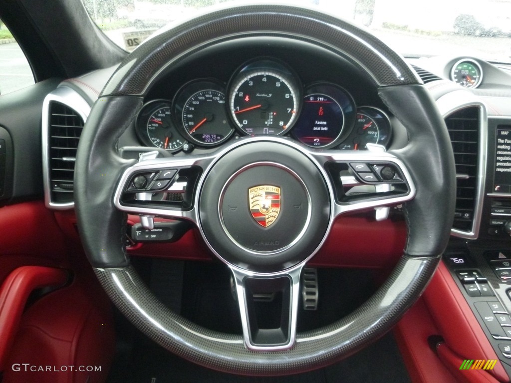 2016 Porsche Cayenne Turbo S Black/Garnet Red Steering Wheel Photo #129390134