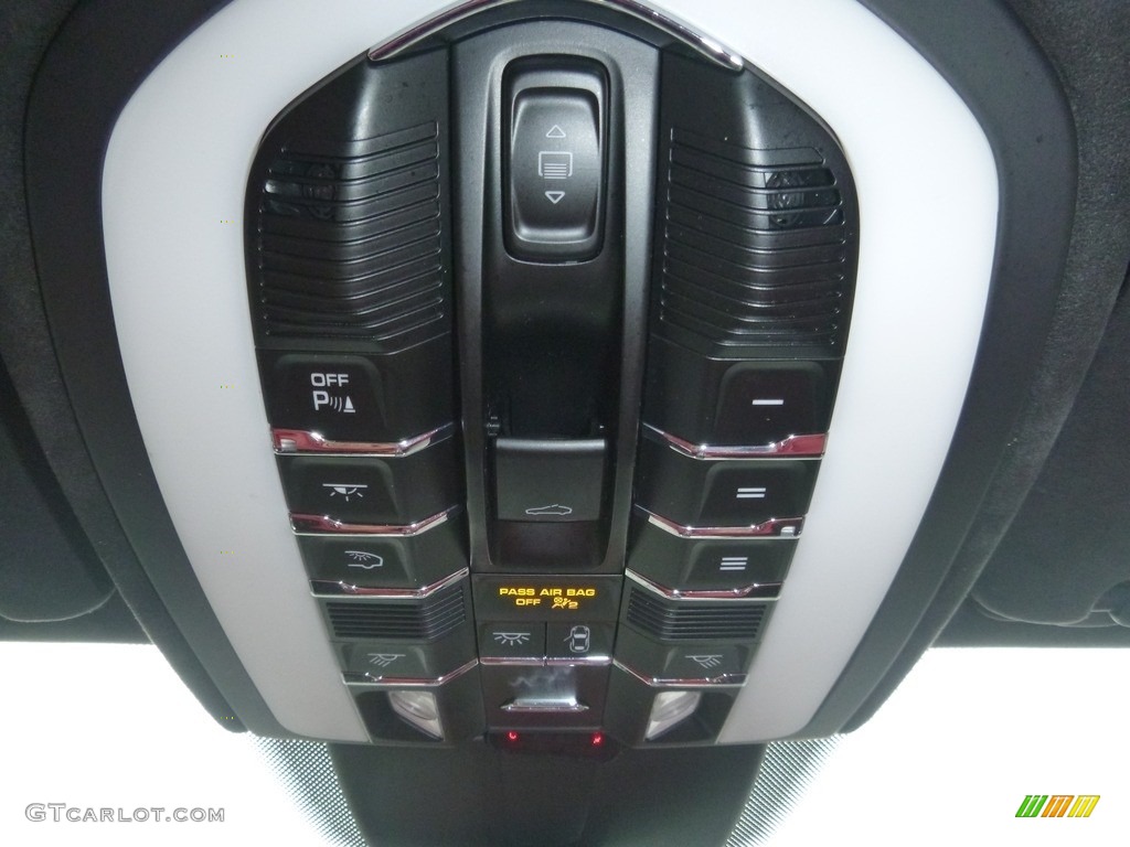 2016 Porsche Cayenne Turbo S Controls Photo #129390149
