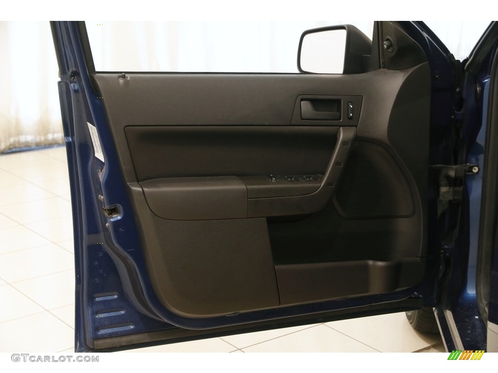 2009 Focus SE Sedan - Vista Blue Metallic / Charcoal Black photo #4
