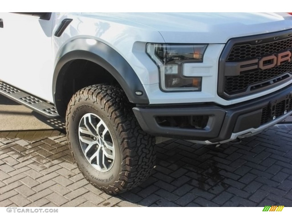 2017 F150 SVT Raptor SuperCrew 4x4 - Oxford White / Raptor Black photo #10