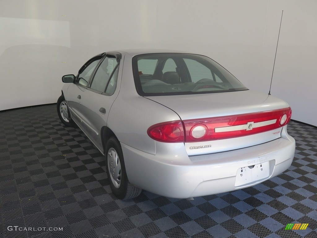 2003 Cavalier Sedan - Ultra Silver Metallic / Graphite Gray photo #10
