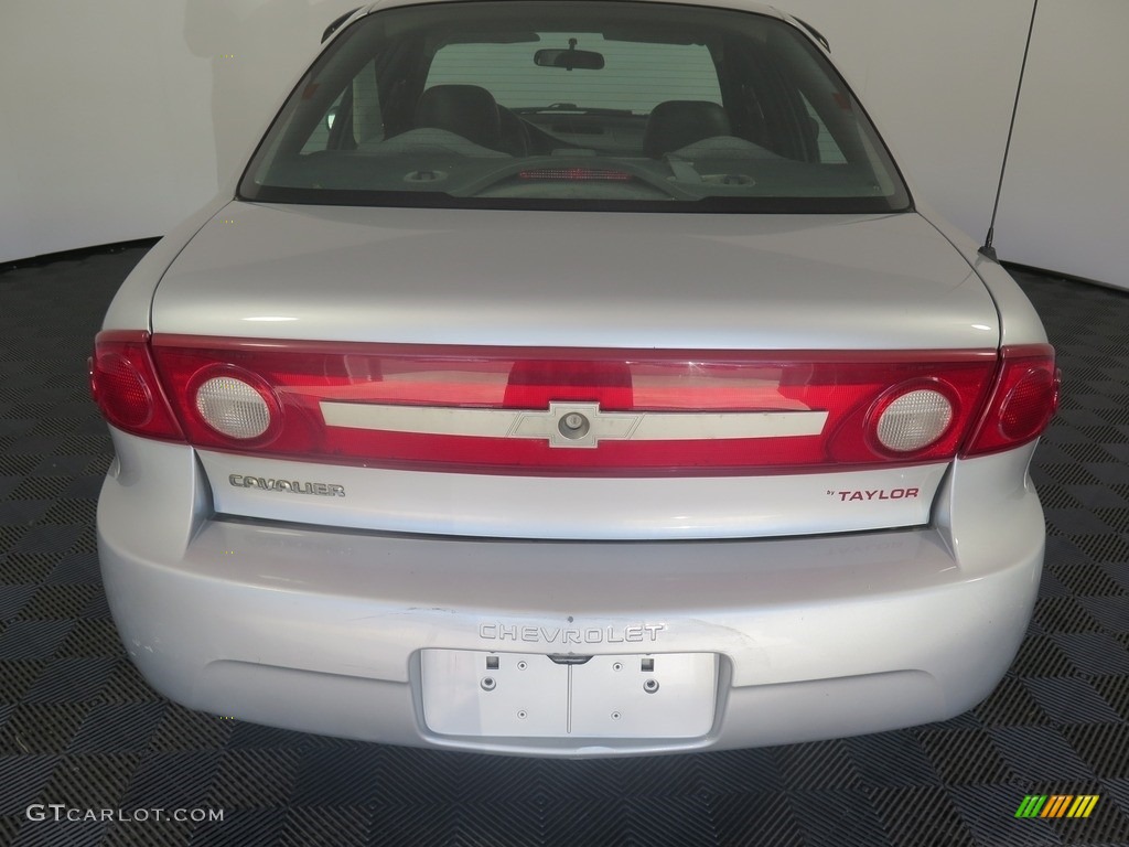 2003 Cavalier Sedan - Ultra Silver Metallic / Graphite Gray photo #11
