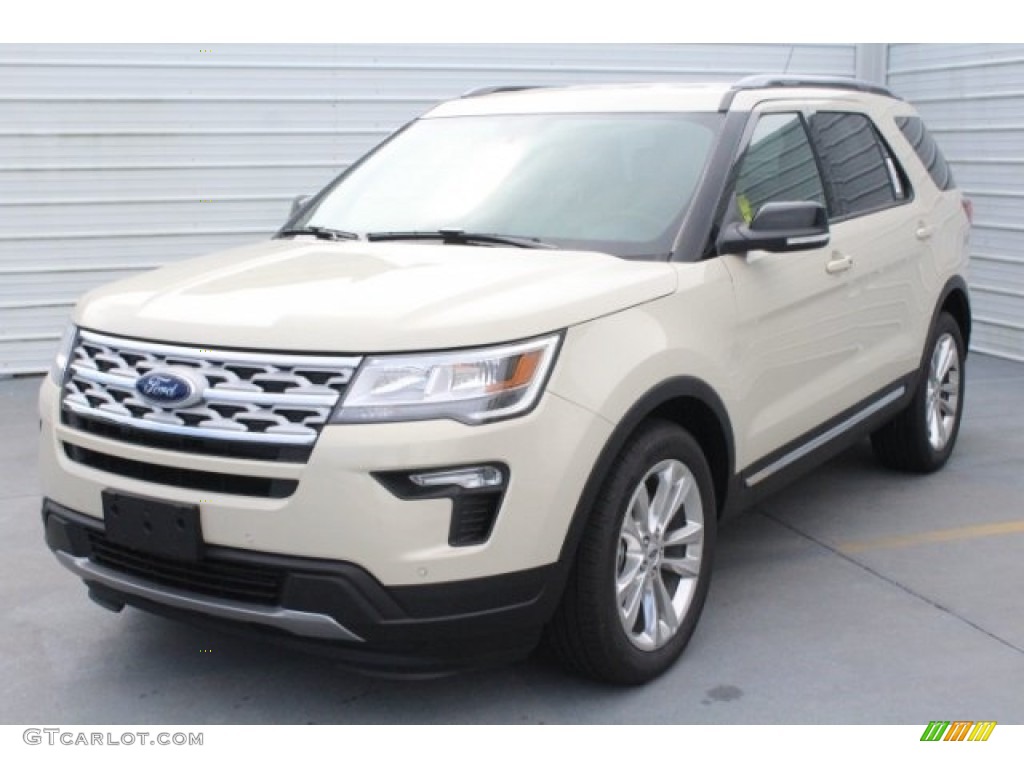 2018 Explorer XLT - Platinum Dune / Medium Stone photo #3