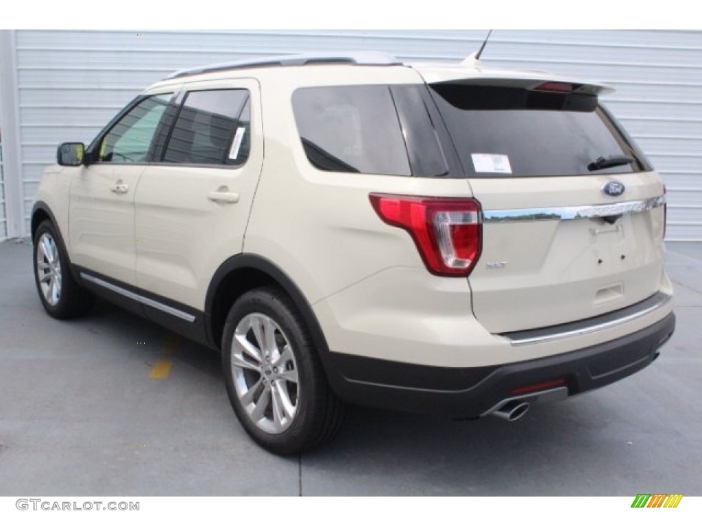2018 Explorer XLT - Platinum Dune / Medium Stone photo #7