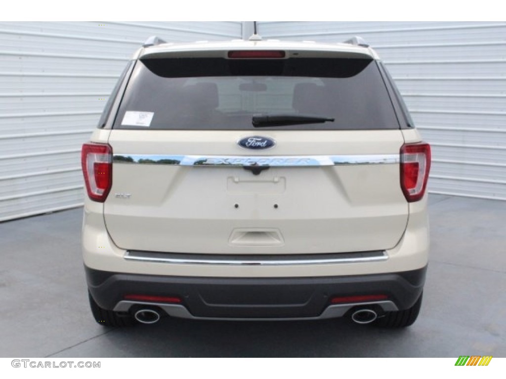 2018 Explorer XLT - Platinum Dune / Medium Stone photo #8