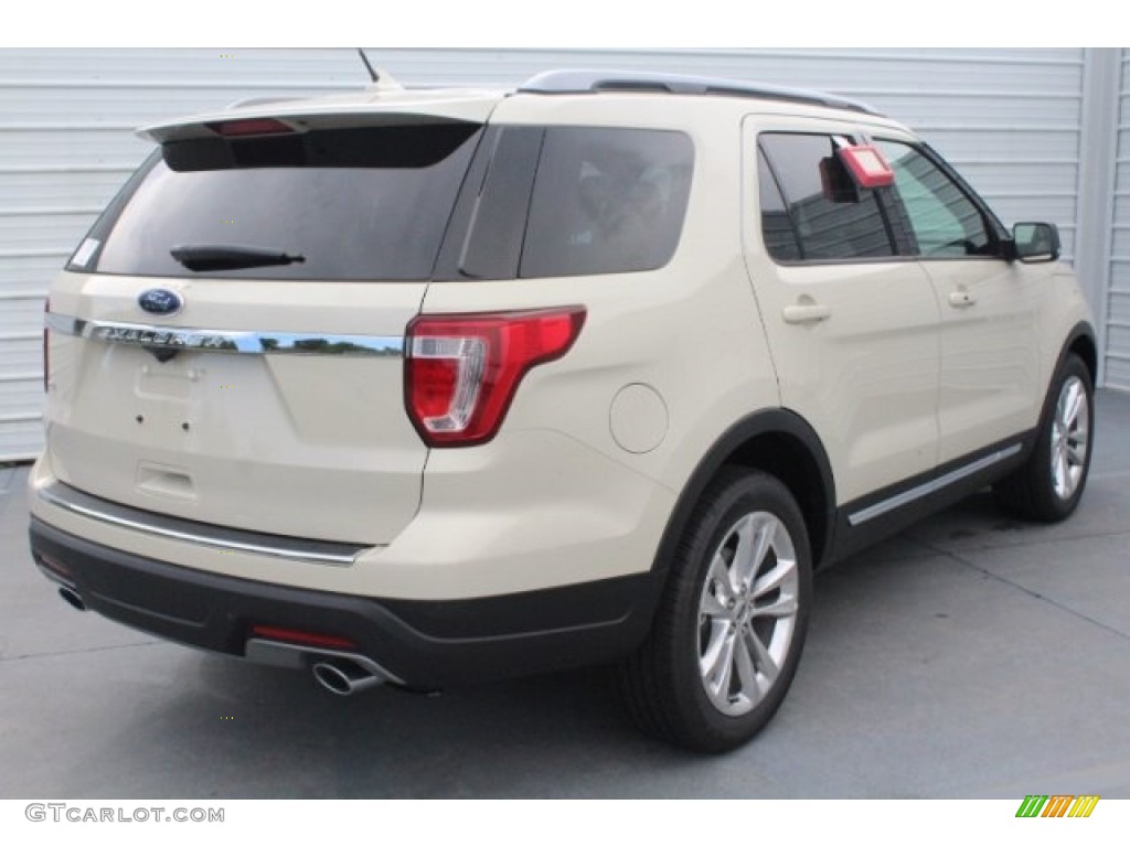 2018 Explorer XLT - Platinum Dune / Medium Stone photo #9