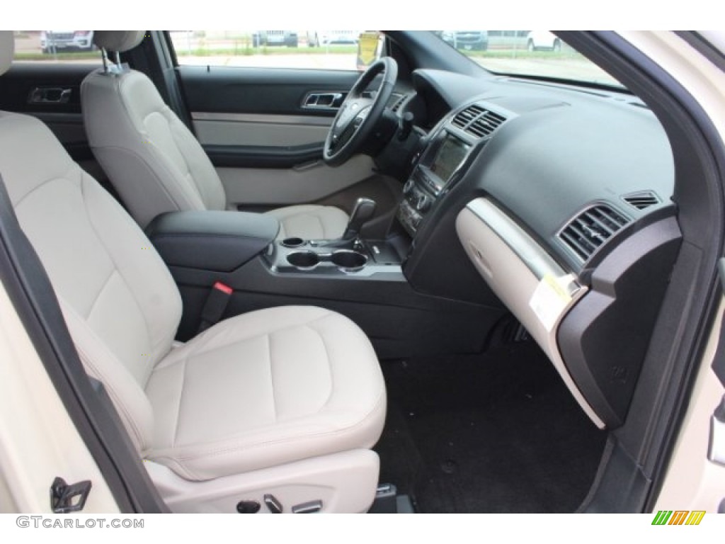 2018 Explorer XLT - Platinum Dune / Medium Stone photo #34