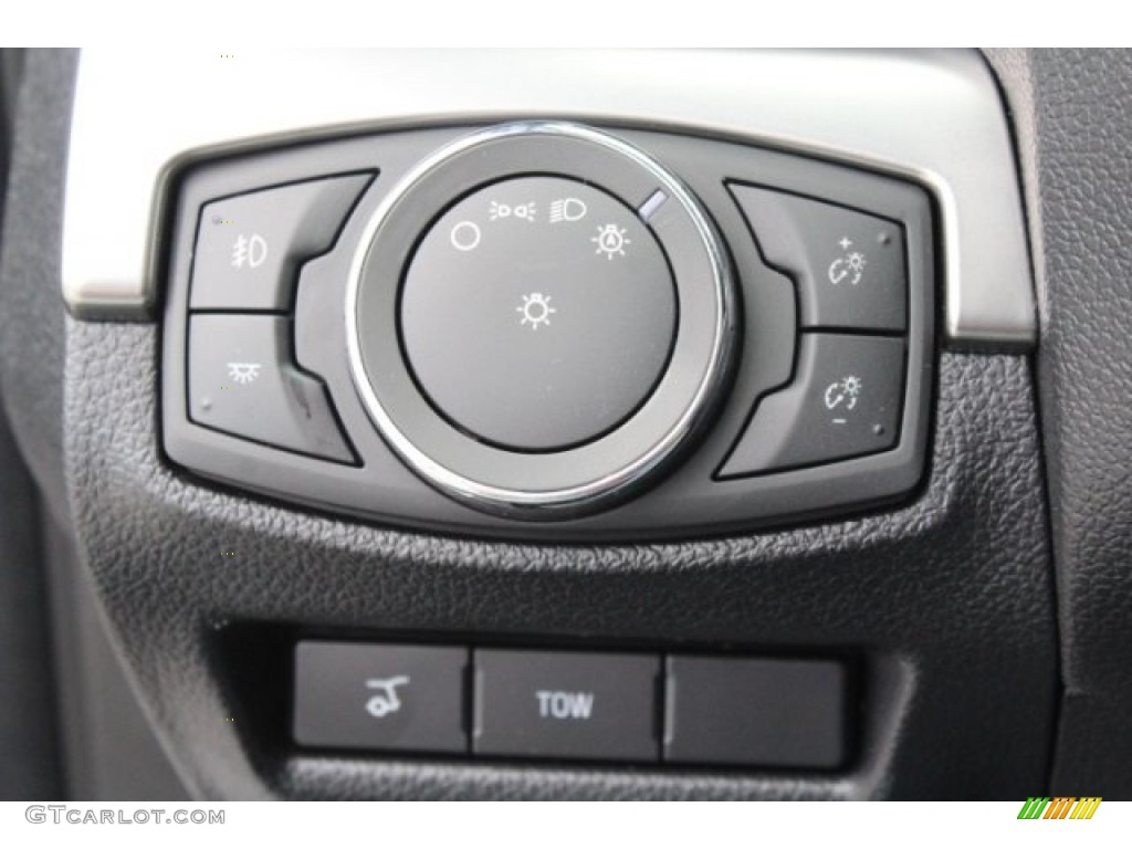 2018 Explorer XLT - White Platinum / Ebony Black photo #23