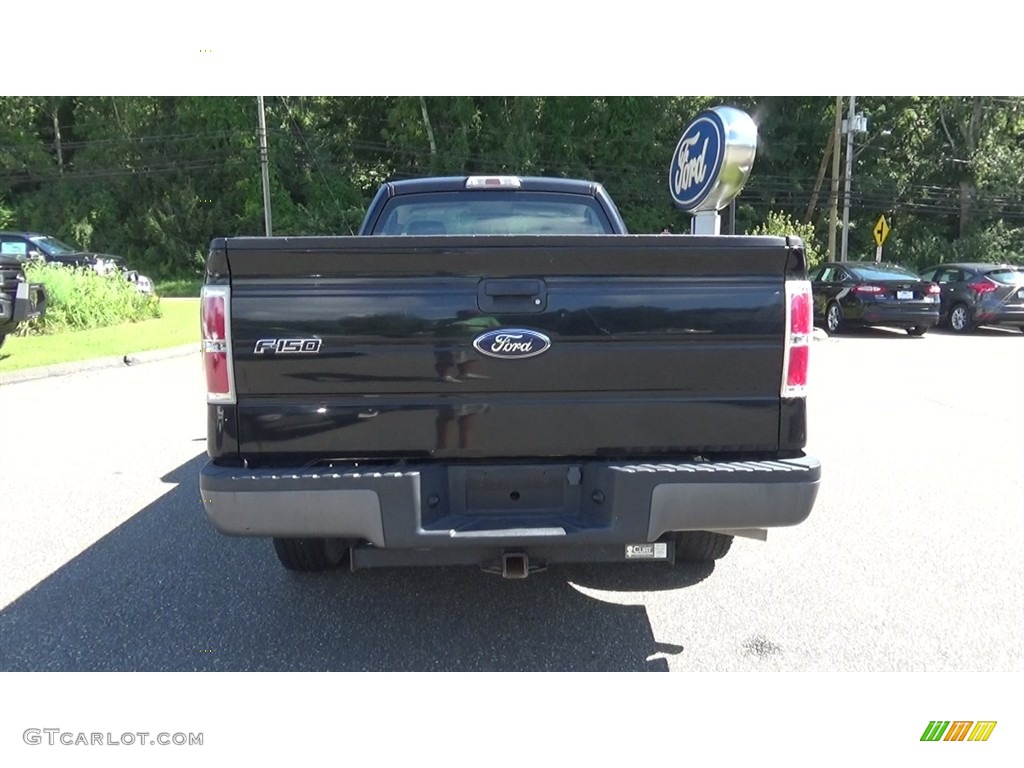 2010 F150 XL Regular Cab - Tuxedo Black / Black photo #6