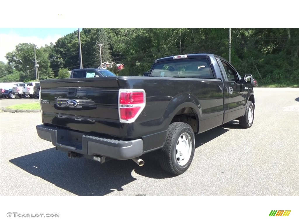 2010 F150 XL Regular Cab - Tuxedo Black / Black photo #7