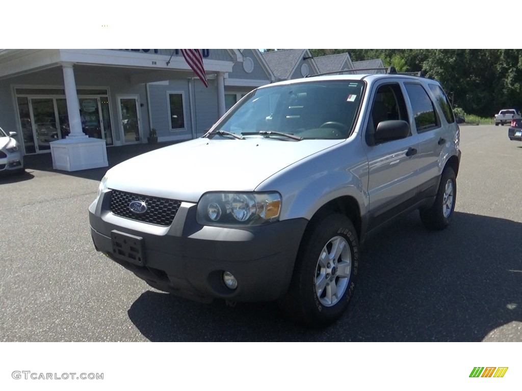 2007 Escape XLT V6 4WD - Tungsten Grey Metallic / Medium/Dark Flint photo #3