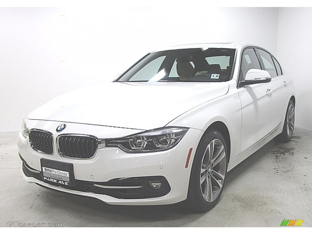 2018 3 Series 330i xDrive Sedan - Alpine White / Venetian Beige photo #1