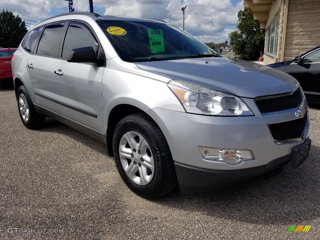 2011 Traverse LS AWD - Silver Ice Metallic / Dark Gray/Light Gray photo #1