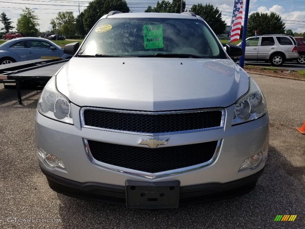 2011 Traverse LS AWD - Silver Ice Metallic / Dark Gray/Light Gray photo #2