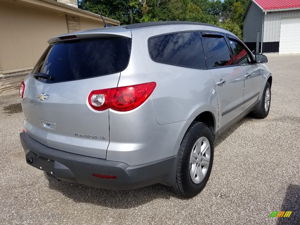 2011 Traverse LS AWD - Silver Ice Metallic / Dark Gray/Light Gray photo #5
