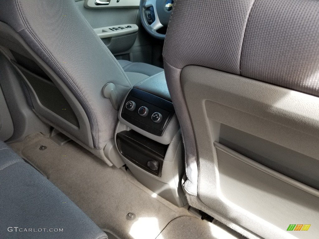 2011 Traverse LS AWD - Silver Ice Metallic / Dark Gray/Light Gray photo #9