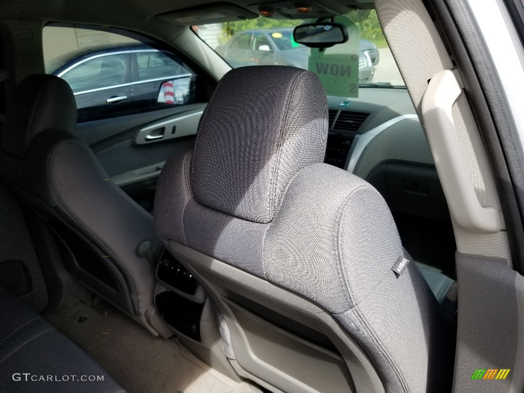 2011 Traverse LS AWD - Silver Ice Metallic / Dark Gray/Light Gray photo #10