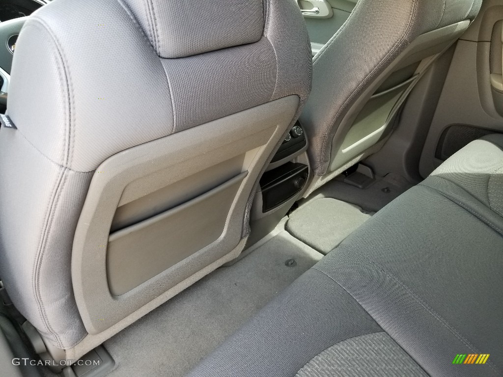 2011 Traverse LS AWD - Silver Ice Metallic / Dark Gray/Light Gray photo #17