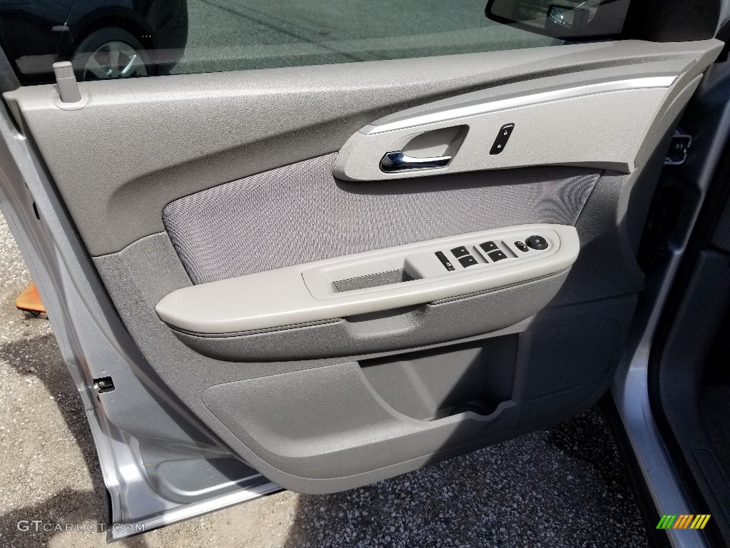 2011 Traverse LS AWD - Silver Ice Metallic / Dark Gray/Light Gray photo #18