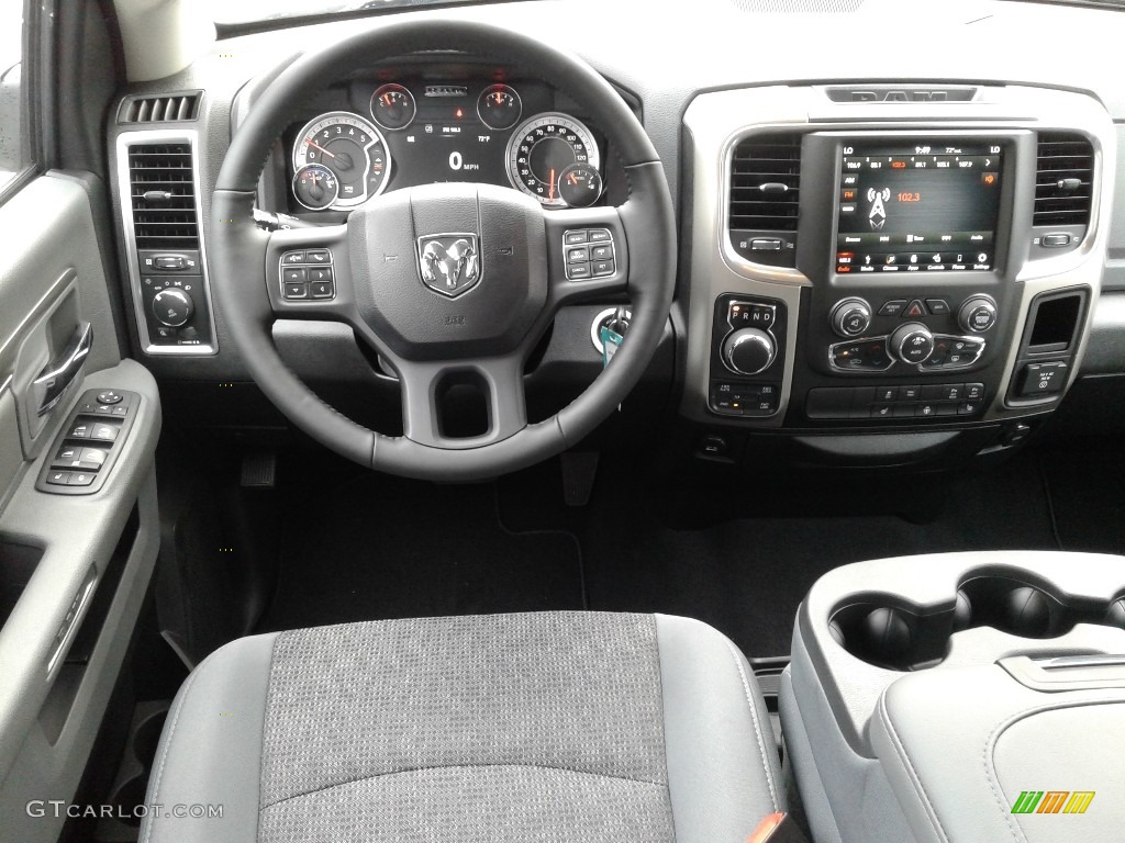 2018 1500 Big Horn Crew Cab 4x4 - Bright White / Black/Diesel Gray photo #30