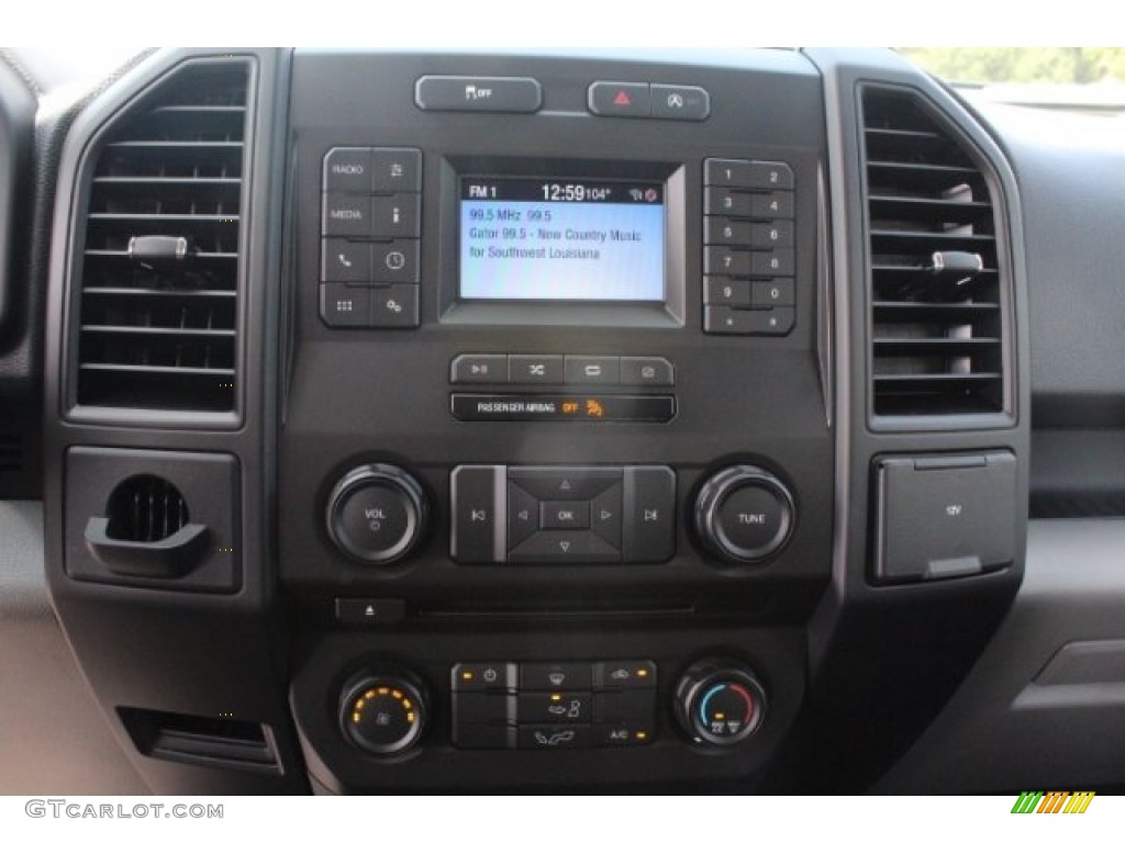 2018 F150 XL SuperCab - Oxford White / Earth Gray photo #17