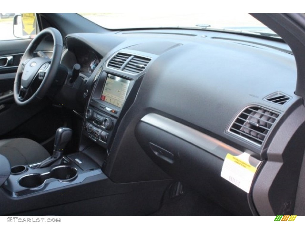 2018 Explorer XLT - Magnetic Metallic / Ebony Black photo #35