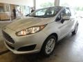 Ingot Silver - Fiesta SE Sedan Photo No. 4