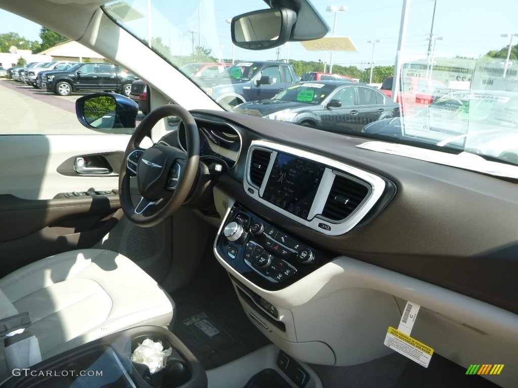 2019 Pacifica Touring L - Jazz Blue Pearl / Cognac/Alloy photo #11