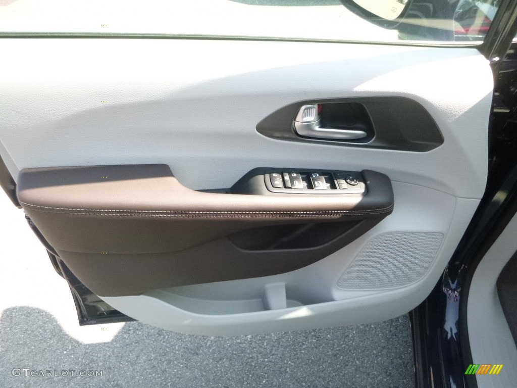 2019 Chrysler Pacifica Touring L Cognac/Alloy Door Panel Photo #129470678
