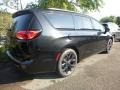 2019 Brilliant Black Crystal Pearl Chrysler Pacifica Limited  photo #7