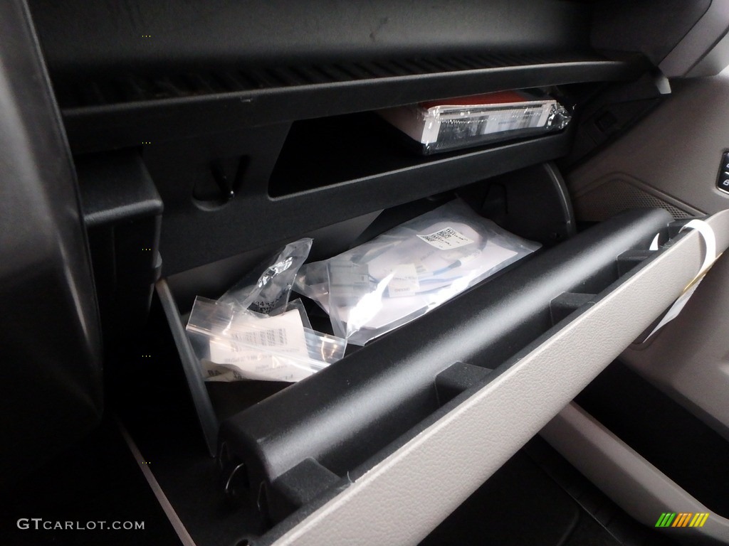 2018 F150 XLT SuperCab 4x4 - Ingot Silver / Earth Gray photo #20