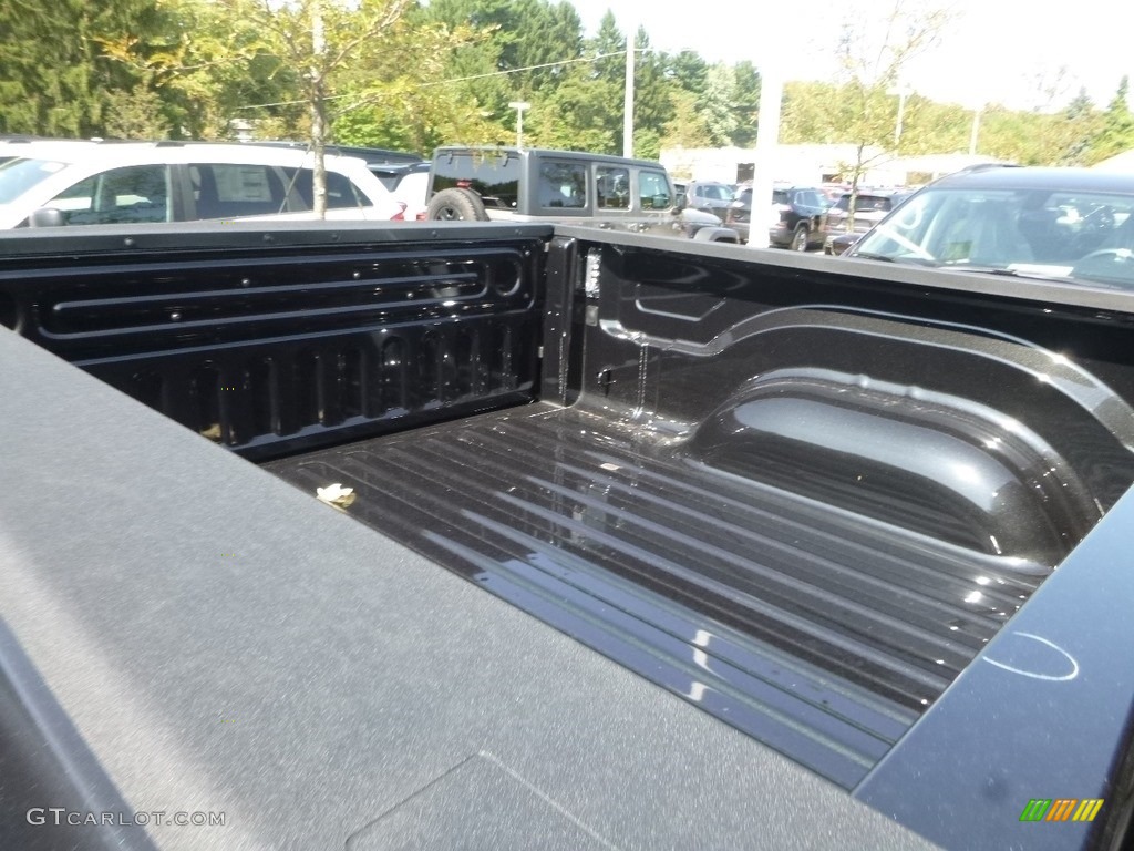 2019 1500 Classic Big Horn Crew Cab 4x4 - Brilliant Black Crystal Pearl / Black photo #6