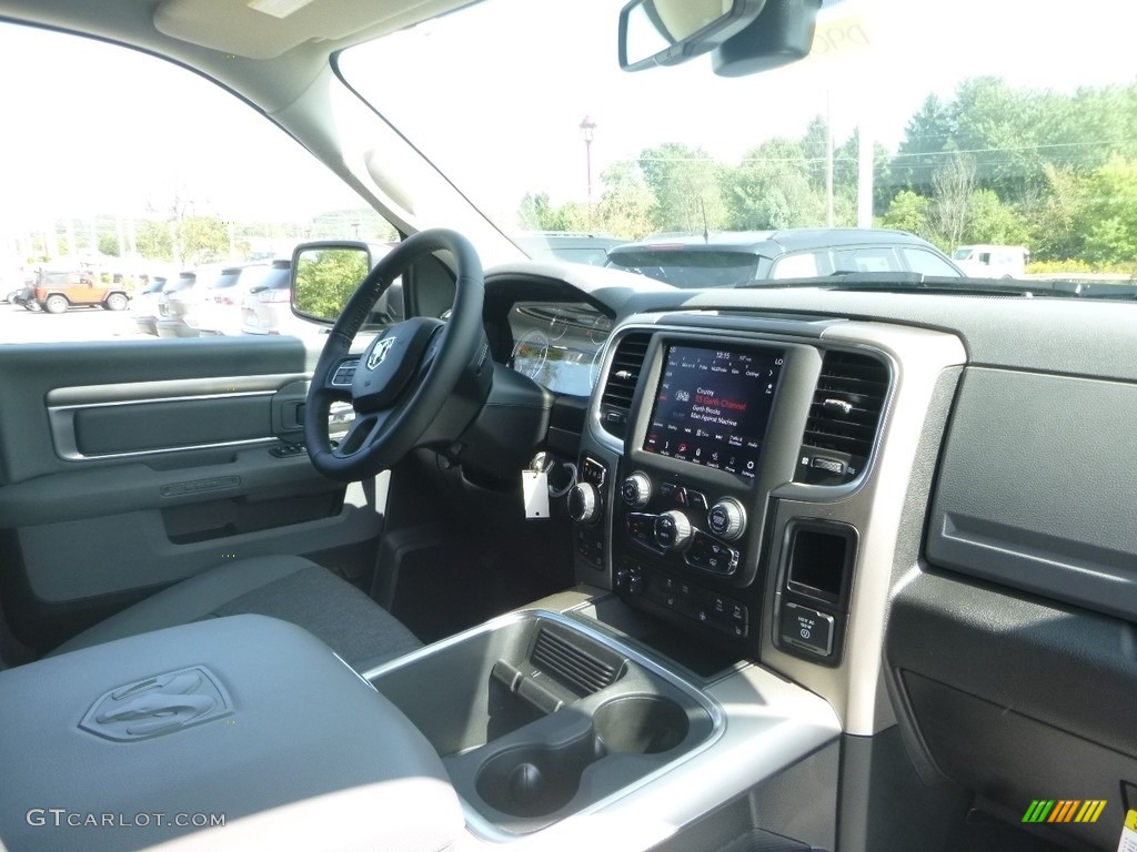 2019 1500 Classic Big Horn Crew Cab 4x4 - Brilliant Black Crystal Pearl / Black photo #9