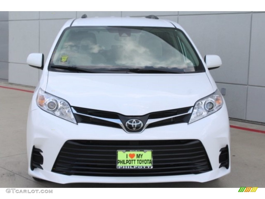 2019 Sienna LE - Super White / Dark Bisque photo #2
