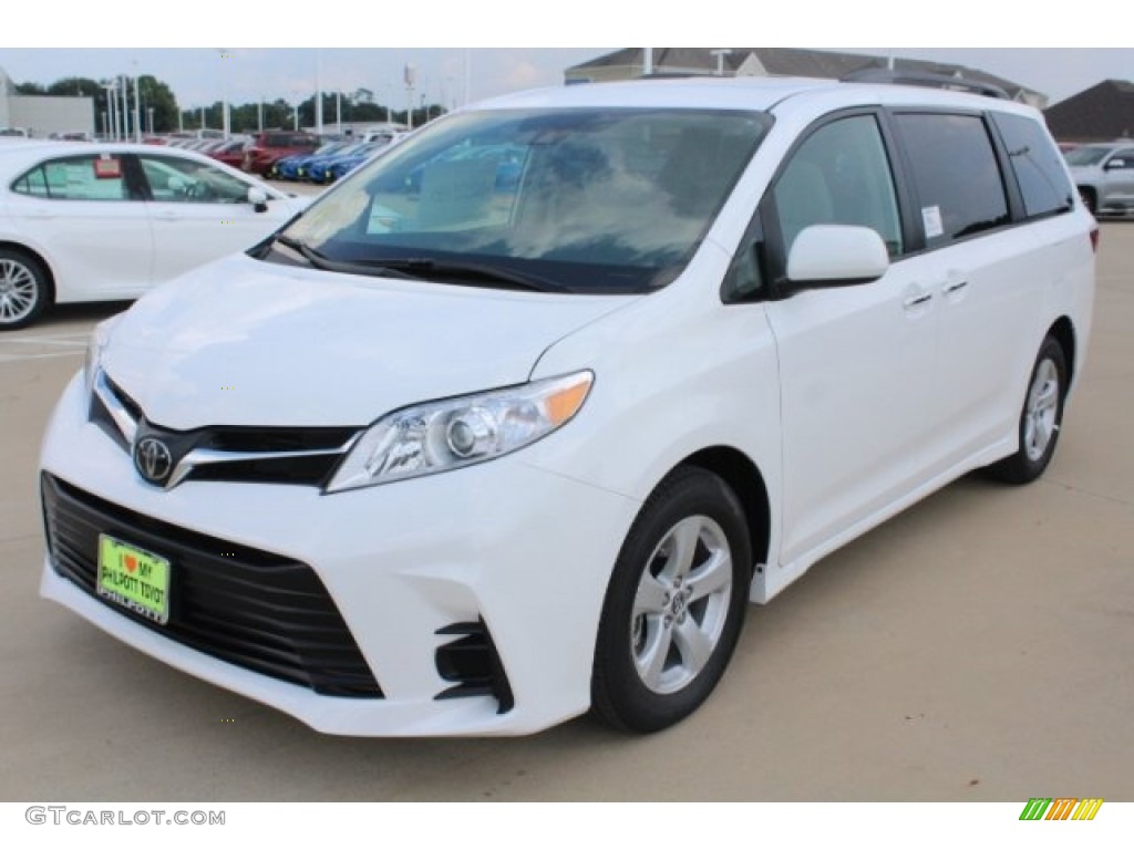2019 Sienna LE - Super White / Dark Bisque photo #3