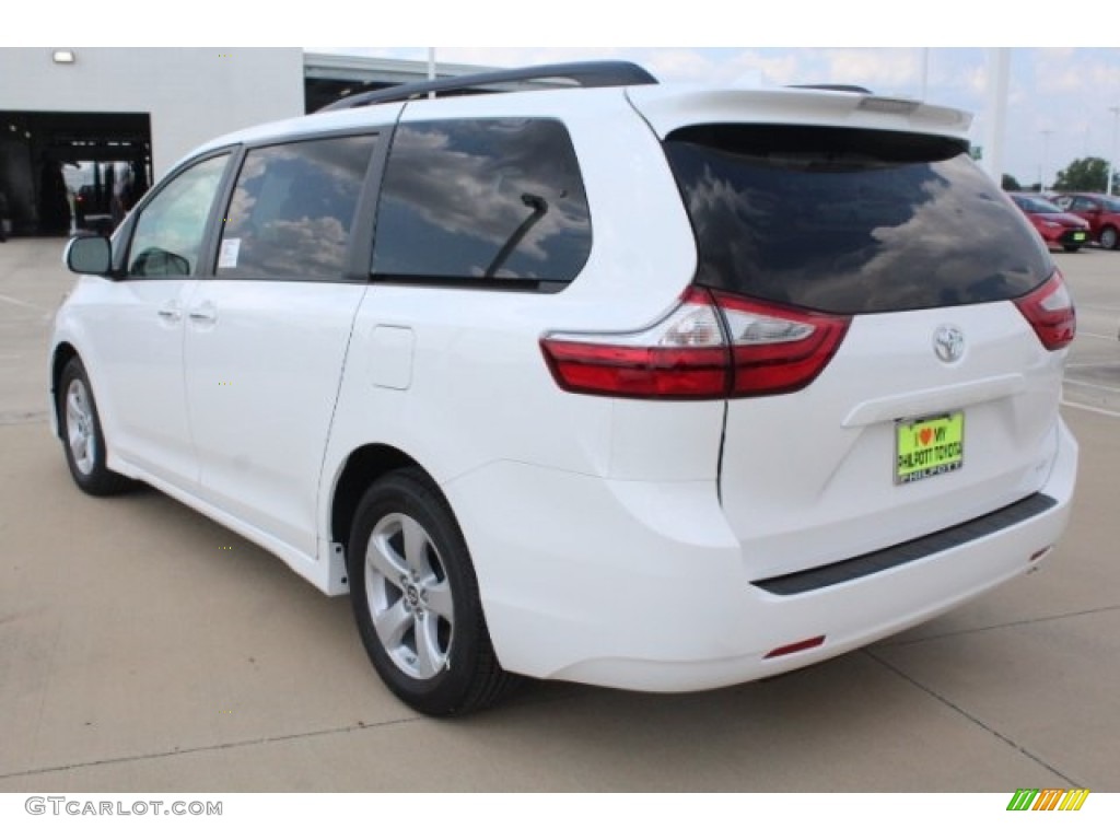 2019 Sienna LE - Super White / Dark Bisque photo #6