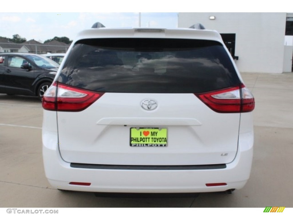 2019 Sienna LE - Super White / Dark Bisque photo #7