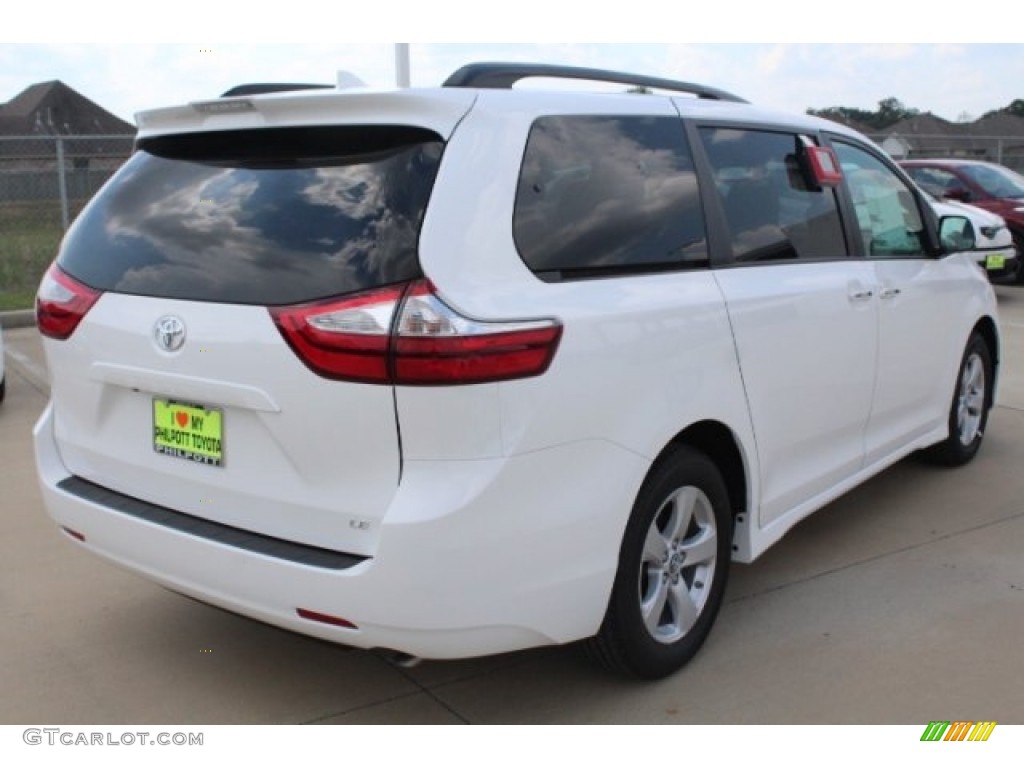 2019 Sienna LE - Super White / Dark Bisque photo #8