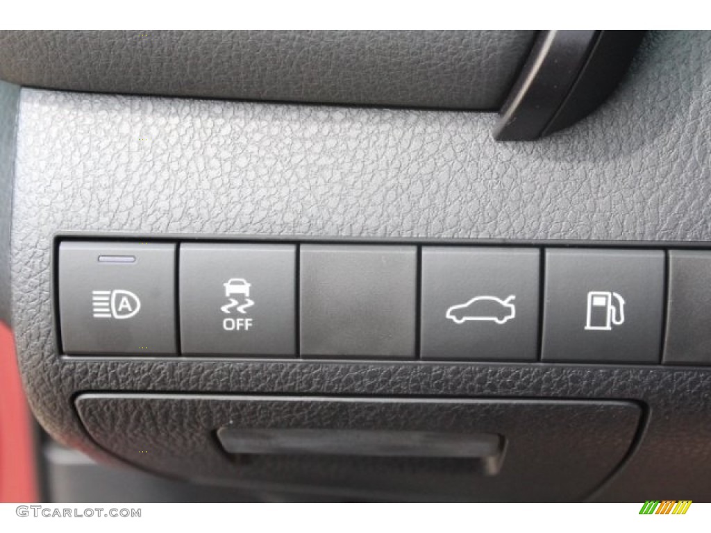 2018 Camry XLE - Ruby Flare Pearl / Black photo #22