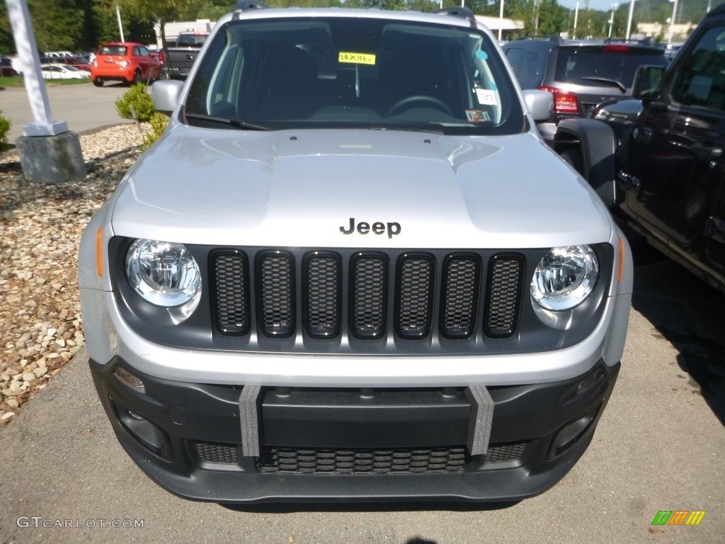 2018 Renegade Latitude 4x4 - Glacier Metallic / Black photo #7