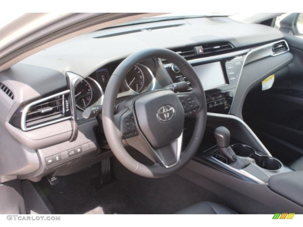 2018 Camry SE - Celestial Silver Metallic / Black photo #13