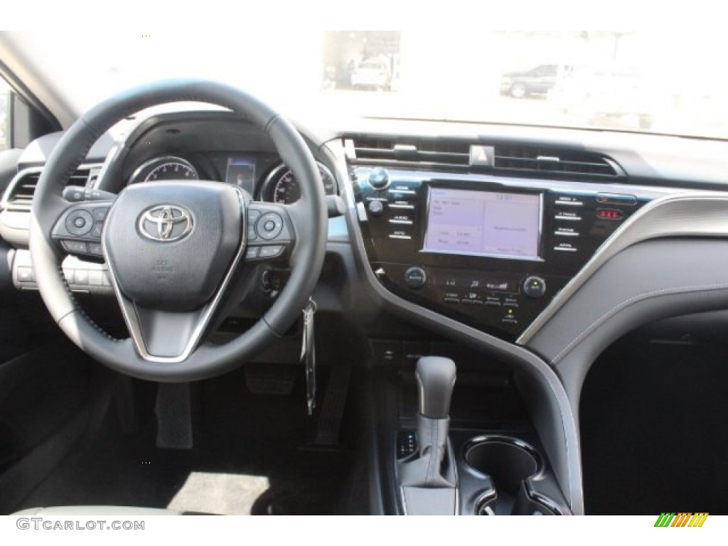 2018 Camry SE - Celestial Silver Metallic / Black photo #24