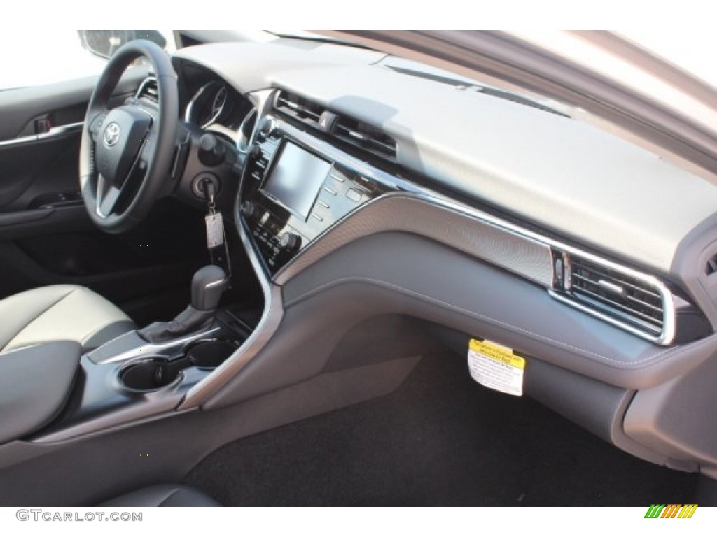 2018 Camry SE - Celestial Silver Metallic / Black photo #30