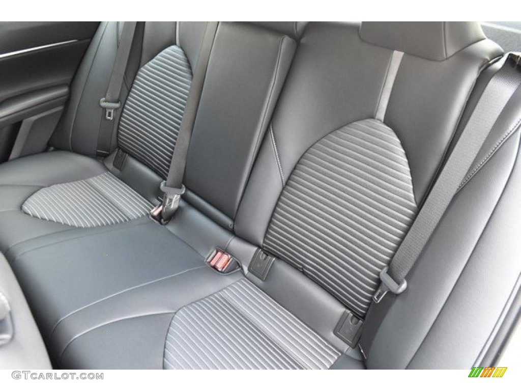 2018 Camry LE - Celestial Silver Metallic / Black photo #16