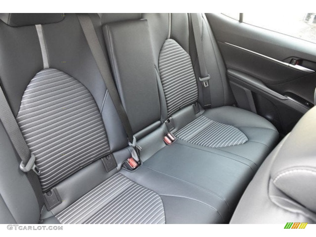 2018 Camry LE - Celestial Silver Metallic / Black photo #19