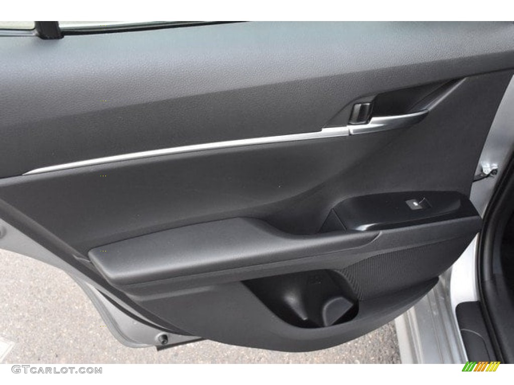 2018 Camry LE - Celestial Silver Metallic / Black photo #21