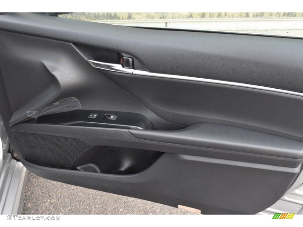 2018 Camry LE - Celestial Silver Metallic / Black photo #22