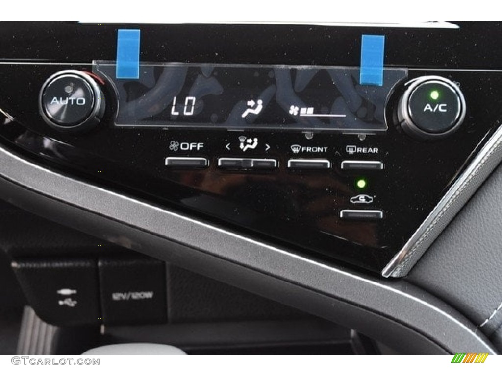 2018 Camry LE - Celestial Silver Metallic / Black photo #29