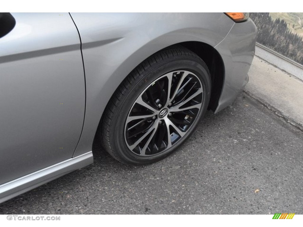 2018 Camry LE - Celestial Silver Metallic / Black photo #35
